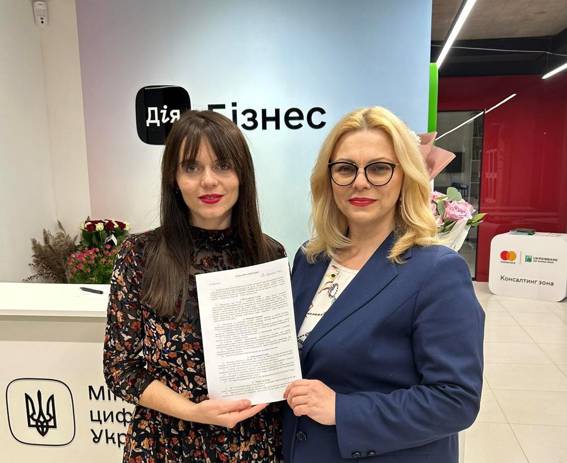 Підписання угоди про співпрацю між ТНПУ (Орап М.) та офісом Дія.Бізнес у Тернополі (Качурівська О.).